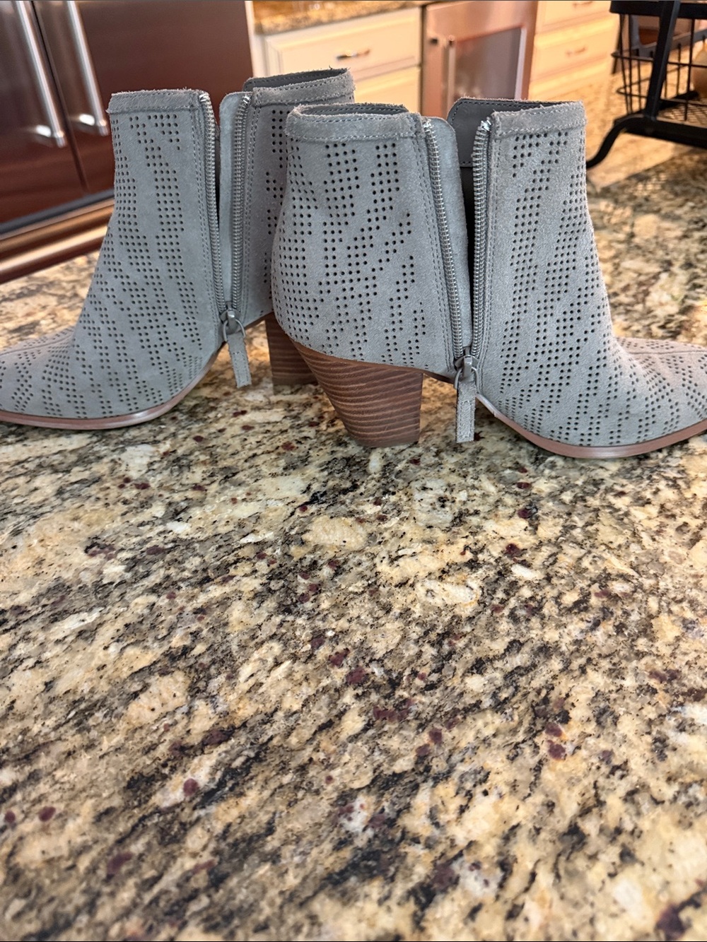 Violet & Red Jensen Light Gray Women's Ankle Booties size 6 1/2